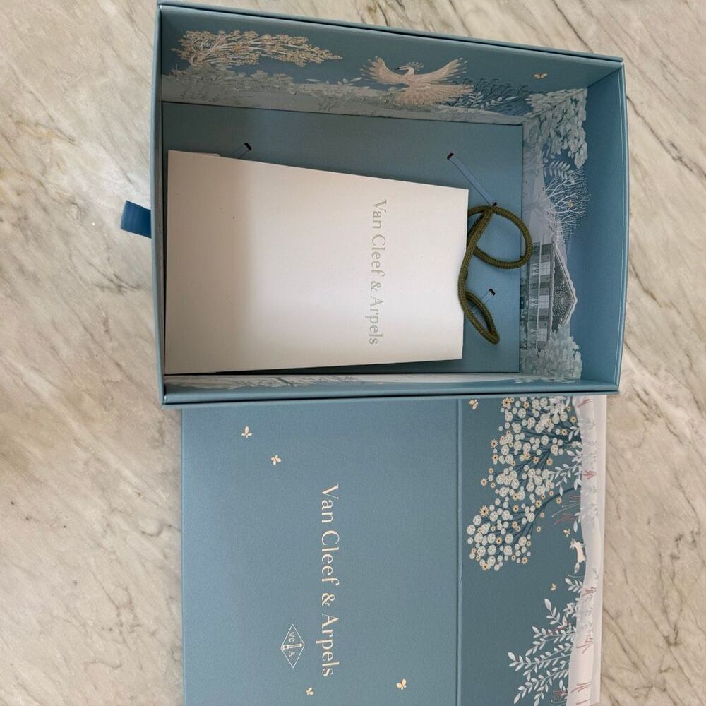 Authentic Van Cleef & Arpels Holiday Drawer Gift Box w/ Mini Gift Bag 11x8x6 - Picture 5 of 9